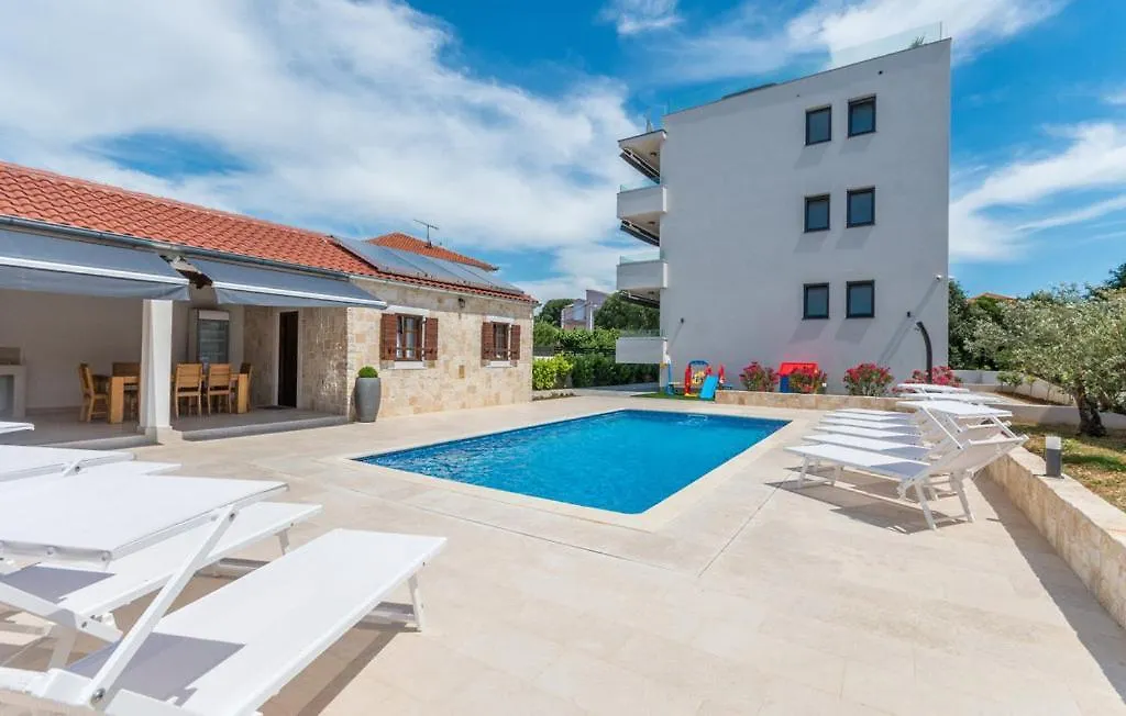 Villa Stella - Crowonder Luxury Rent Turanj